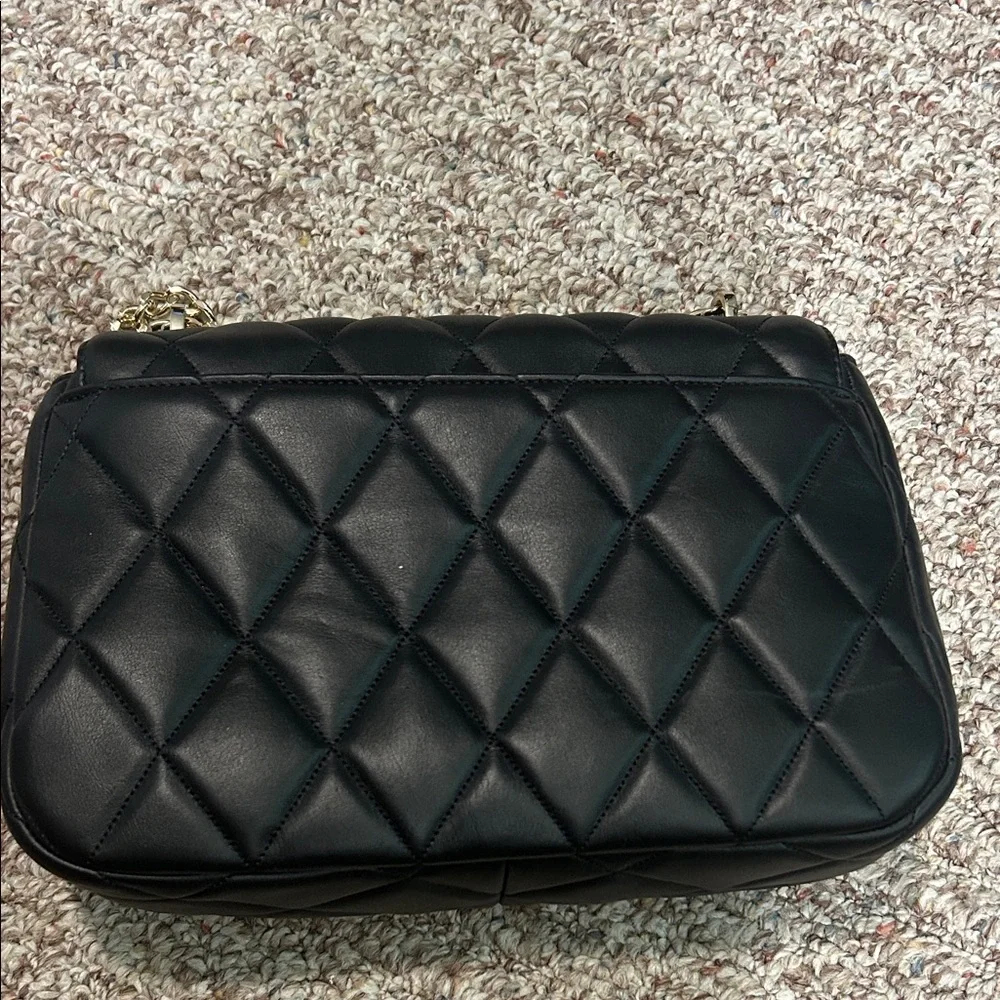 Kate Spade Black Quilted Shoulder Bag with Gold Chain - Picture 3 of 4
